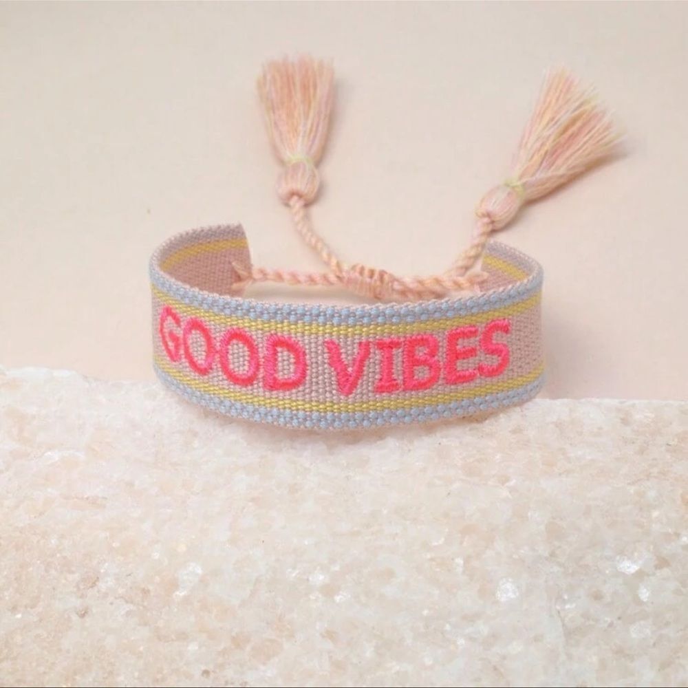 1pc Embroidered Bohemian Friendship Bracelet With Handmade Weave, Retro Tassel